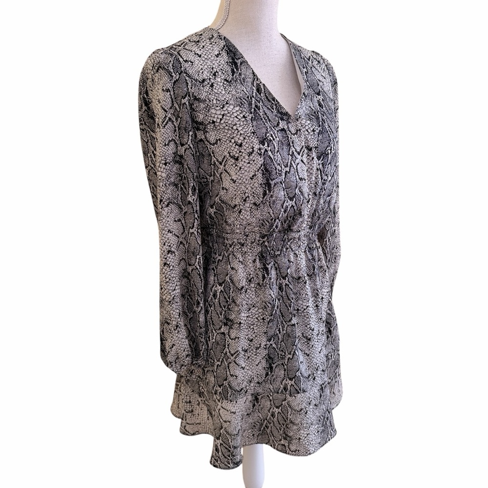 Banana Republic Cream/Black Snake Print Fit and Flare Surplice Dress S Petite - Picture 6 of 10